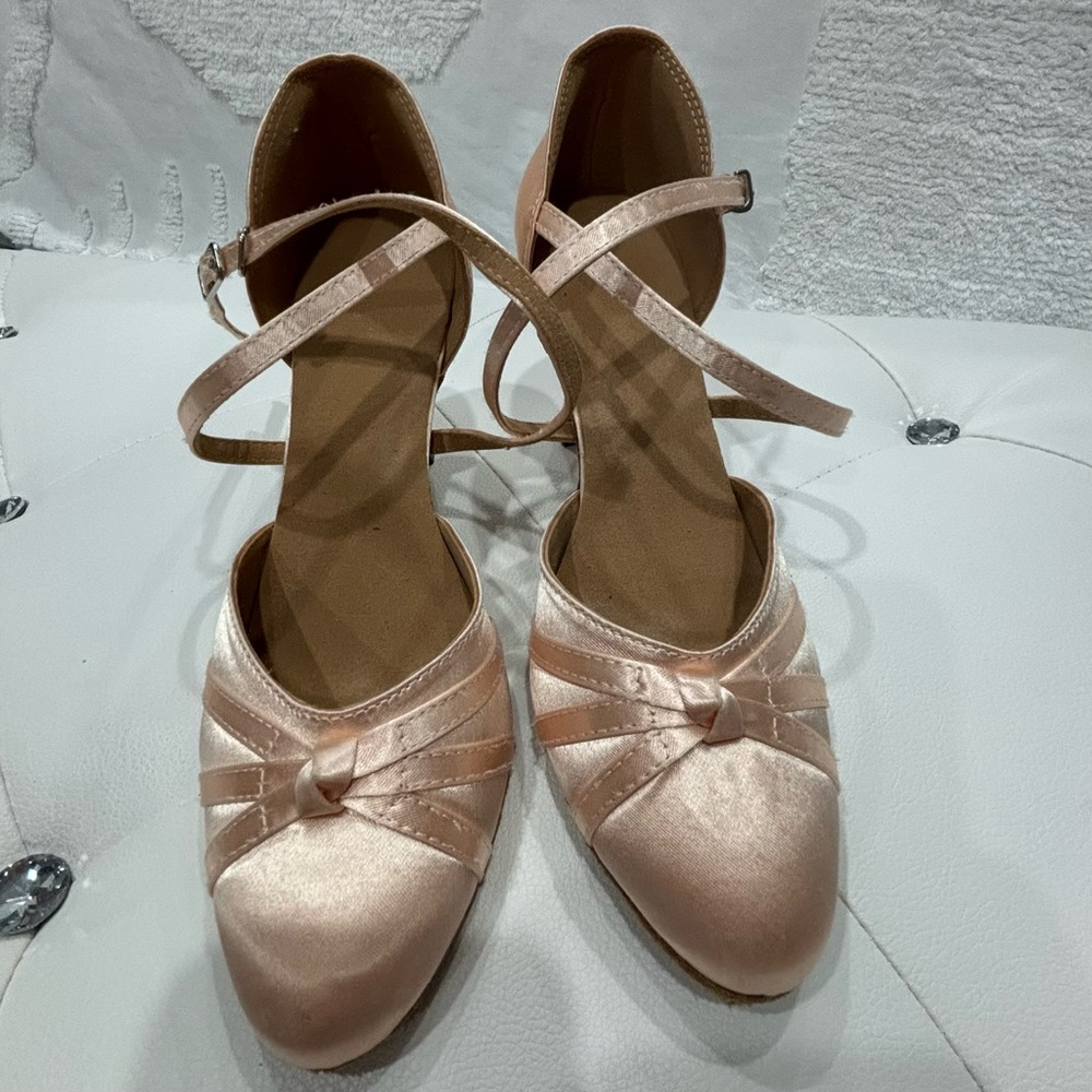 Minishion closed toe women’s dance shoe.Nude.  Size 8. Worn 1x  2-inch heel